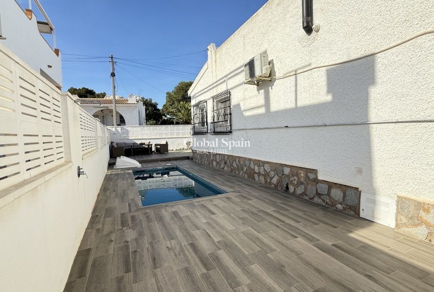 Wiederverkauf - VILLA -
VILLAMARTÍN - Costa Blanca