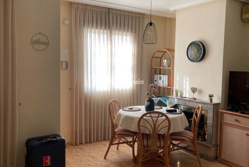 Wiederverkauf - VILLA -
VILLAMARTÍN - Costa Blanca