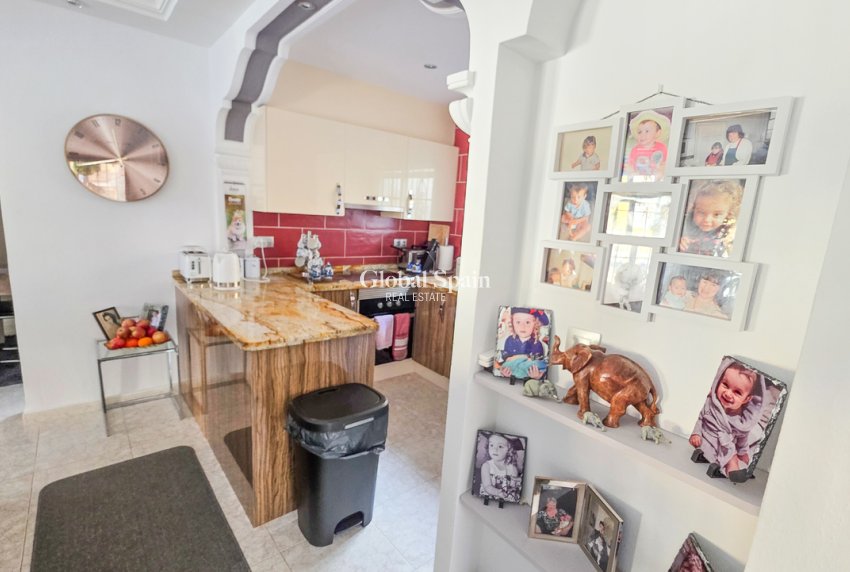 Wiederverkauf - VILLA -
VILLAMARTÍN - Costa Blanca