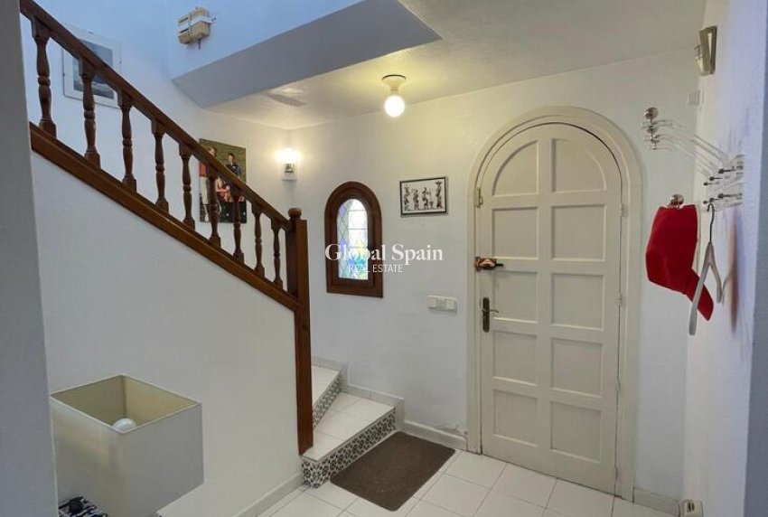 Wiederverkauf - VILLA -
VILLAMARTÍN - Costa Blanca