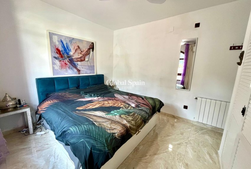 Wiederverkauf - VILLA -
VILLAMARTÍN - Costa Blanca