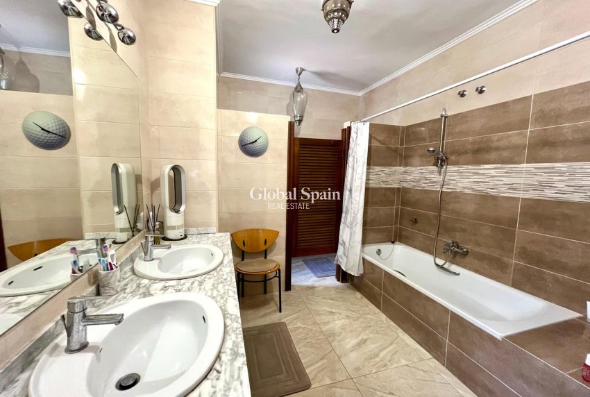 Wiederverkauf - VILLA -
VILLAMARTÍN - Costa Blanca