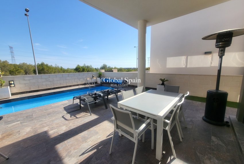 Wiederverkauf - VILLA -
VILLAMARTÍN - Costa Blanca