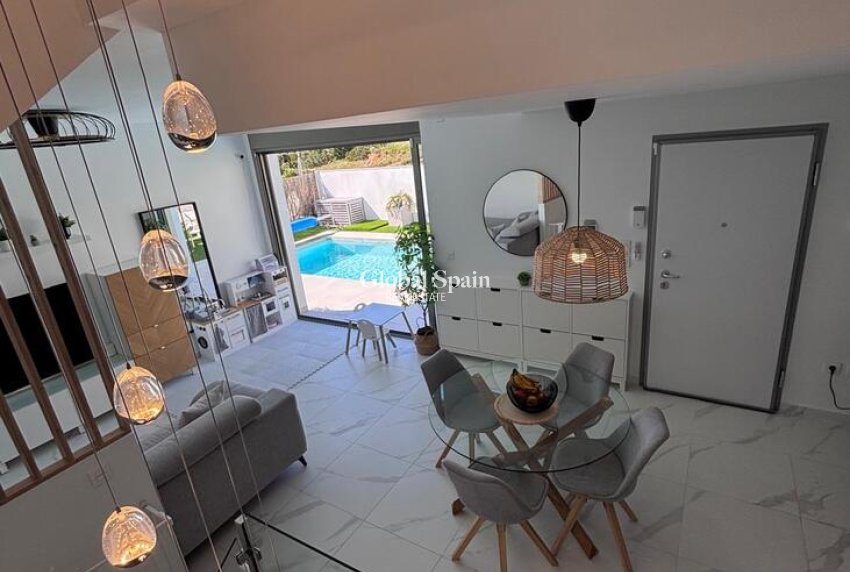 Wiederverkauf - VILLA -
VILLAMARTÍN - Costa Blanca