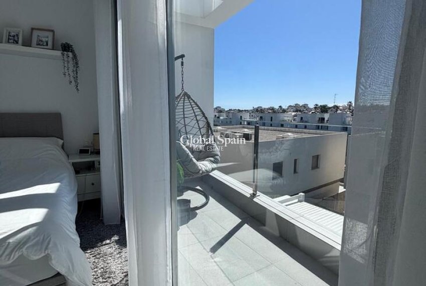 Wiederverkauf - VILLA -
VILLAMARTÍN - Costa Blanca