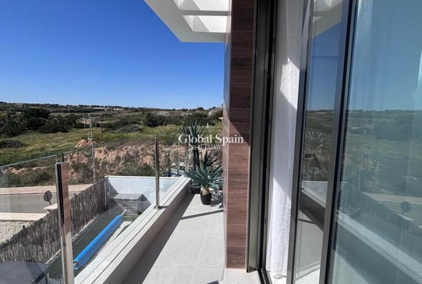 Wiederverkauf - VILLA -
VILLAMARTÍN - Costa Blanca