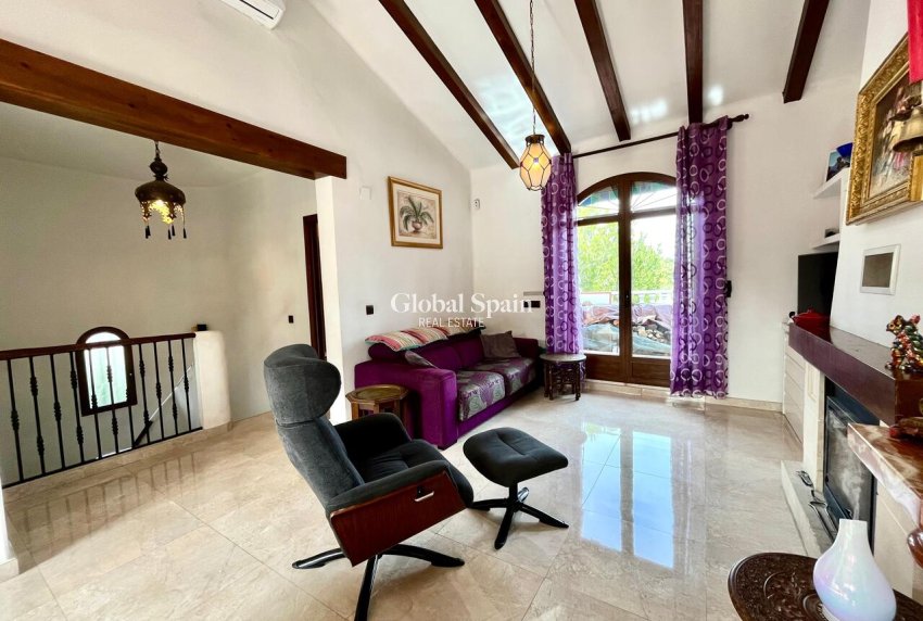 Wiederverkauf - VILLA -
VILLAMARTÍN - Costa Blanca