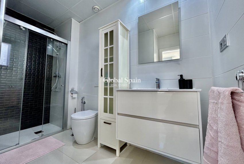 Wiederverkauf - VILLA -
VILLAMARTÍN - Costa Blanca