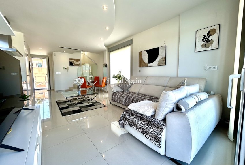 Wiederverkauf - VILLA -
VILLAMARTÍN - Costa Blanca