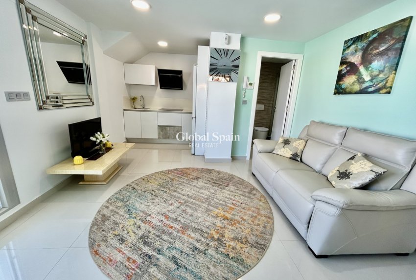 Wiederverkauf - VILLA -
VILLAMARTÍN - Costa Blanca