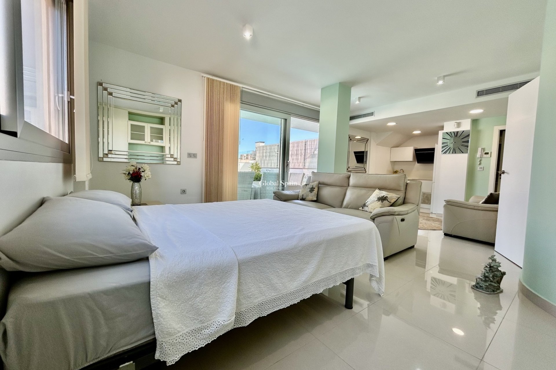 Wiederverkauf - VILLA -
VILLAMARTÍN - Costa Blanca