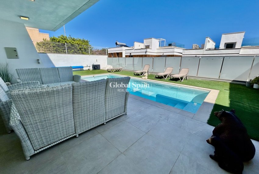 Wiederverkauf - VILLA -
VILLAMARTÍN - Costa Blanca