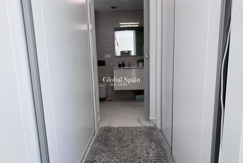 Wiederverkauf - VILLA -
VILLAMARTÍN - Costa Blanca