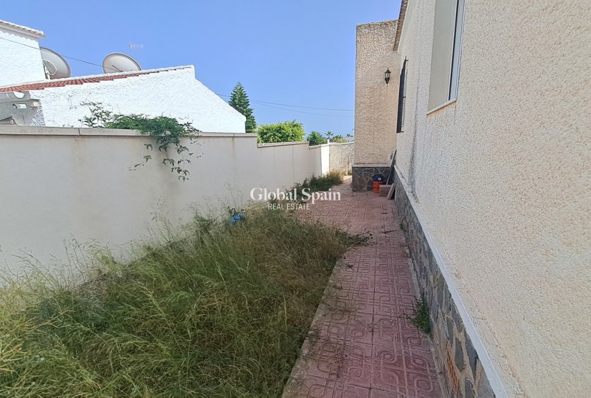 Wiederverkauf - VILLA -
VILLAMARTÍN - Costa Blanca