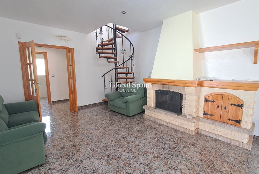 Wiederverkauf - VILLA -
VILLAMARTÍN - Costa Blanca