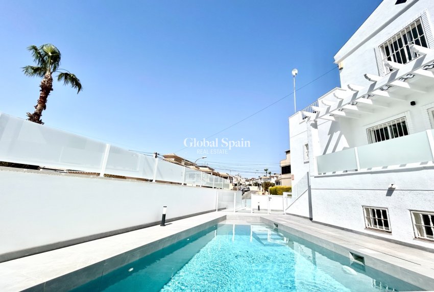 Wiederverkauf - VILLA -
VILLAMARTÍN - Costa Blanca