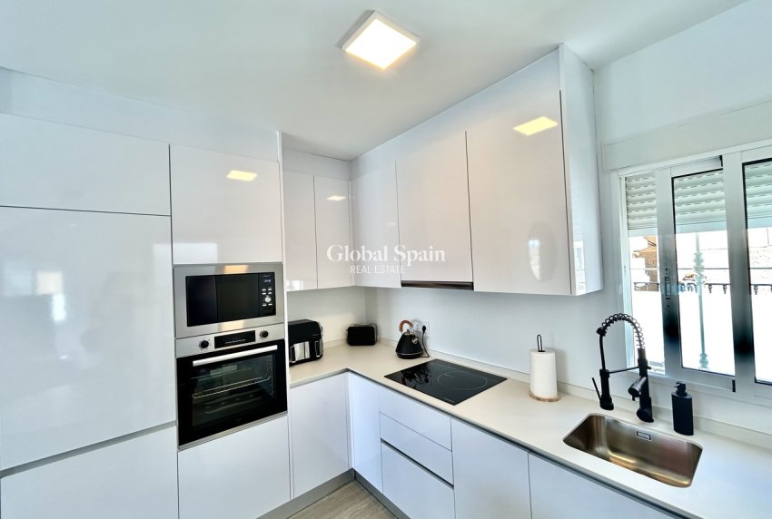 Wiederverkauf - VILLA -
VILLAMARTÍN - Costa Blanca