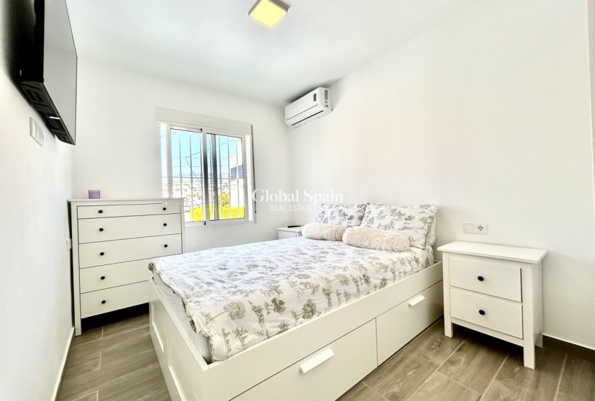 Wiederverkauf - VILLA -
VILLAMARTÍN - Costa Blanca