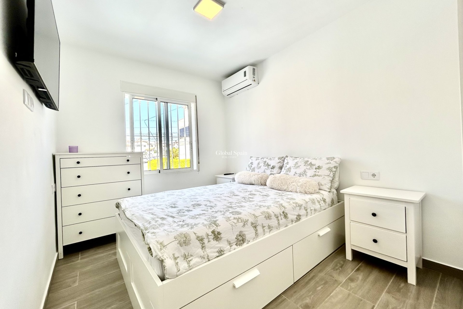 Wiederverkauf - VILLA -
VILLAMARTÍN - Costa Blanca