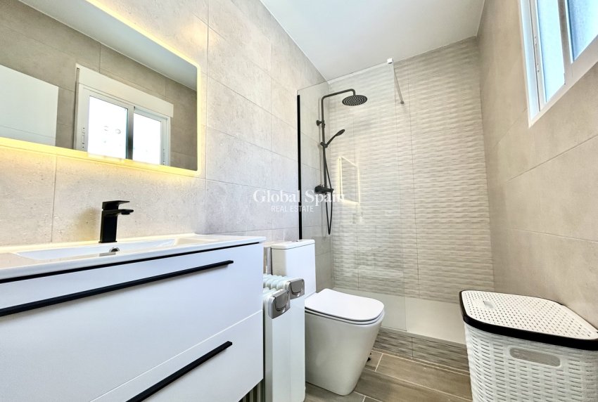 Wiederverkauf - VILLA -
VILLAMARTÍN - Costa Blanca