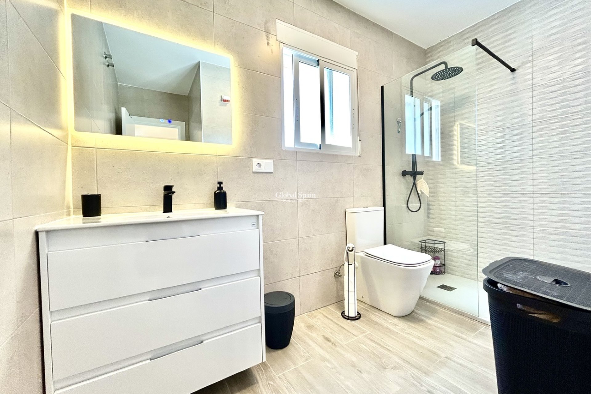 Wiederverkauf - VILLA -
VILLAMARTÍN - Costa Blanca