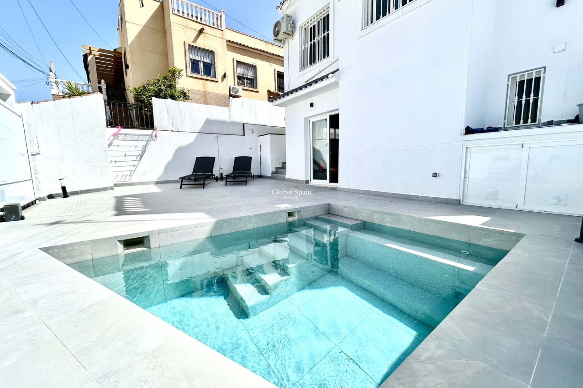 Wiederverkauf - VILLA -
VILLAMARTÍN - Costa Blanca