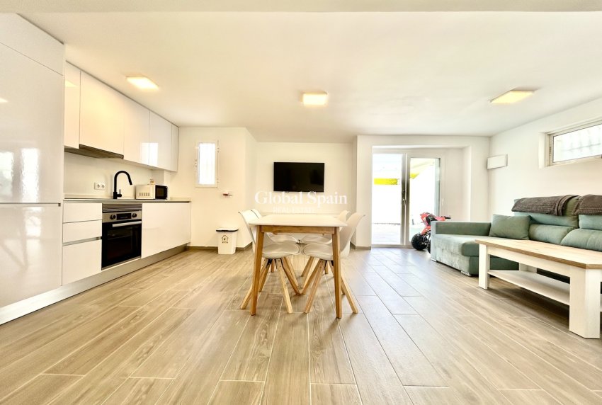 Wiederverkauf - VILLA -
VILLAMARTÍN - Costa Blanca