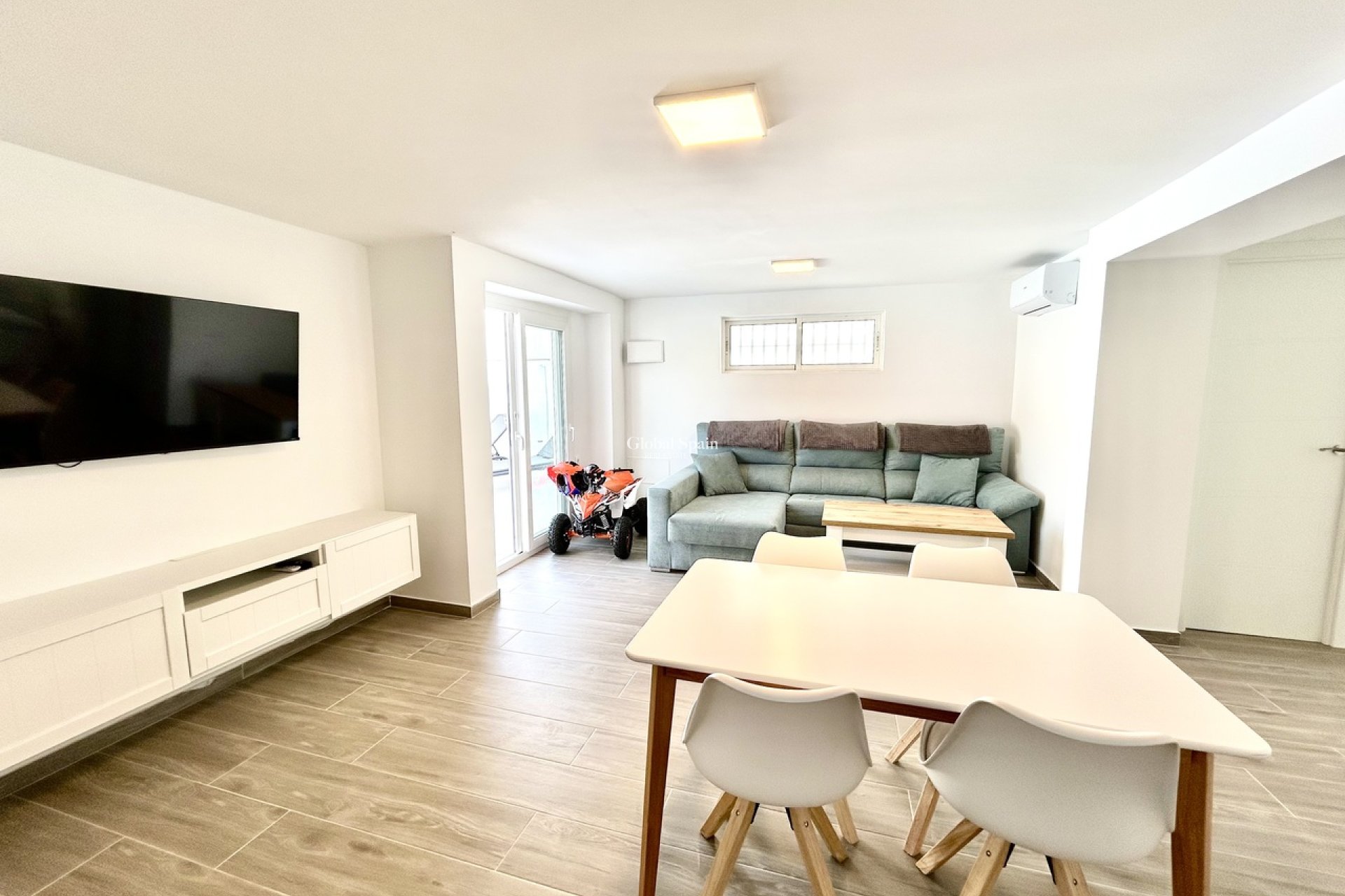 Wiederverkauf - VILLA -
VILLAMARTÍN - Costa Blanca