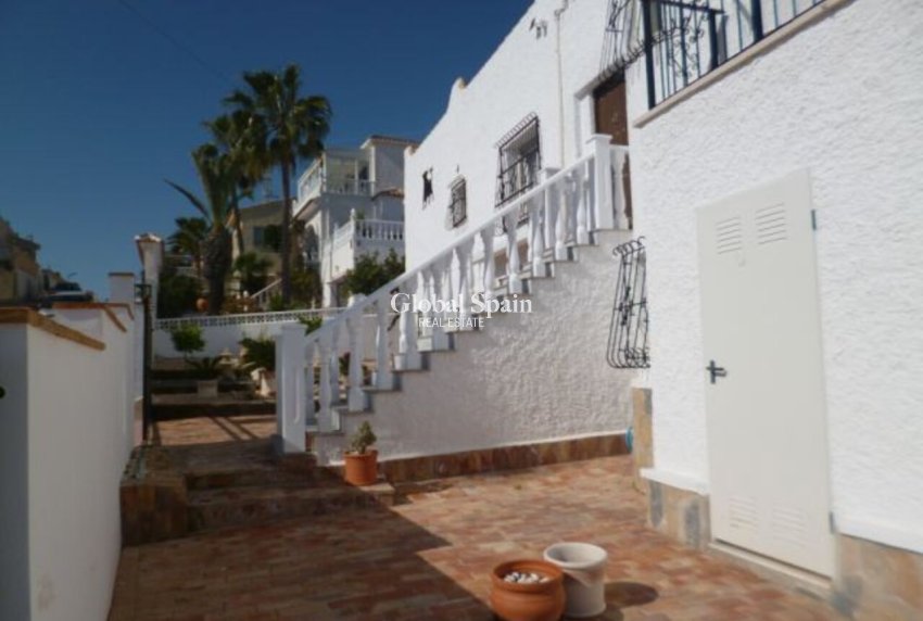 Wiederverkauf - VILLA -
VILLAMARTÍN - Costa Blanca