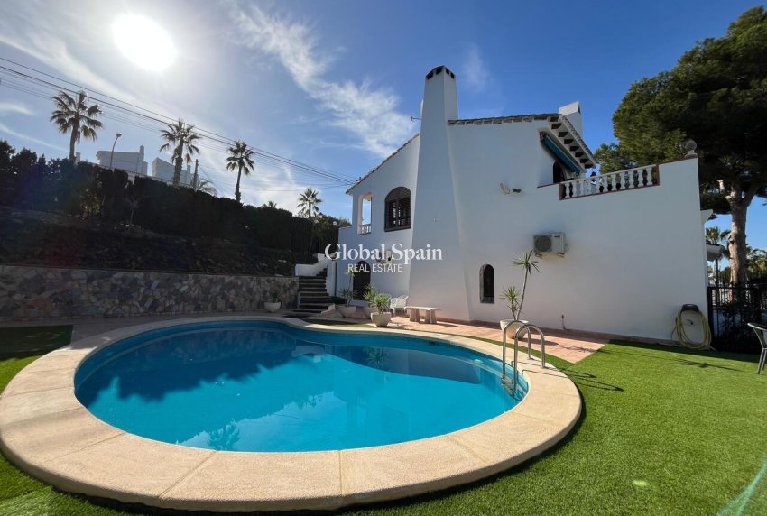 Wiederverkauf - VILLA -
VILLAMARTÍN - Costa Blanca
