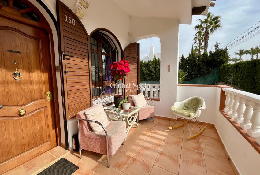 Wiederverkauf - VILLA -
VILLAMARTÍN - Costa Blanca