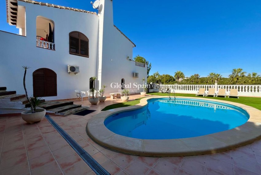 Wiederverkauf - VILLA -
VILLAMARTÍN - Costa Blanca