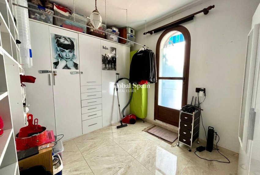 Wiederverkauf - VILLA -
VILLAMARTÍN - Costa Blanca