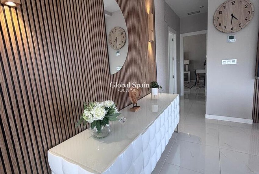 Wiederverkauf - VILLA -
VILLAMARTÍN - Costa Blanca