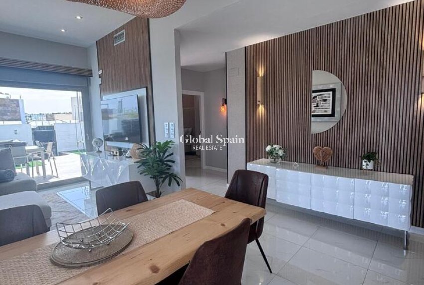 Wiederverkauf - VILLA -
VILLAMARTÍN - Costa Blanca