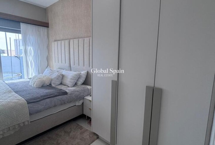 Wiederverkauf - VILLA -
VILLAMARTÍN - Costa Blanca