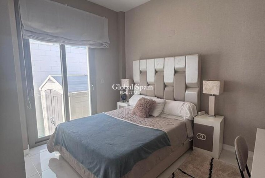 Wiederverkauf - VILLA -
VILLAMARTÍN - Costa Blanca