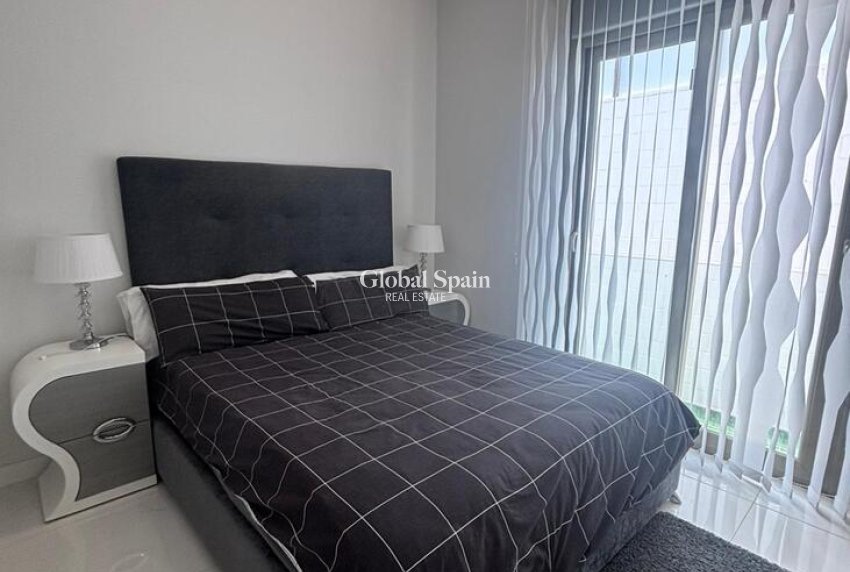 Wiederverkauf - VILLA -
VILLAMARTÍN - Costa Blanca