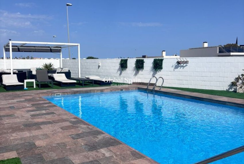 Wiederverkauf - VILLA -
VILLAMARTÍN - Costa Blanca