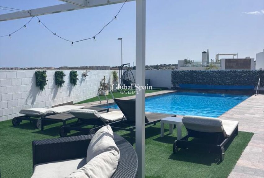 Wiederverkauf - VILLA -
VILLAMARTÍN - Costa Blanca