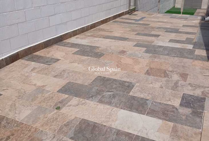 Wiederverkauf - VILLA -
VILLAMARTÍN - Costa Blanca