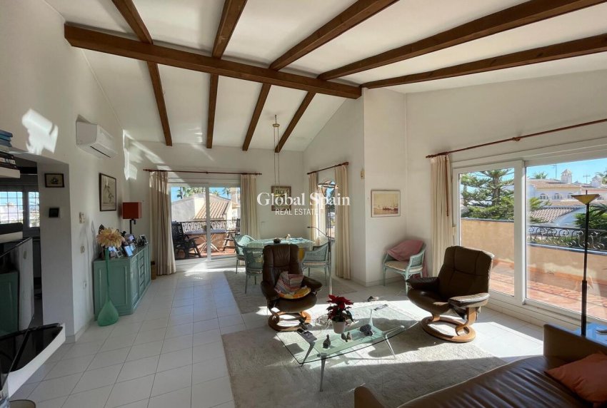 Wiederverkauf - VILLA -
VILLAMARTÍN - Costa Blanca