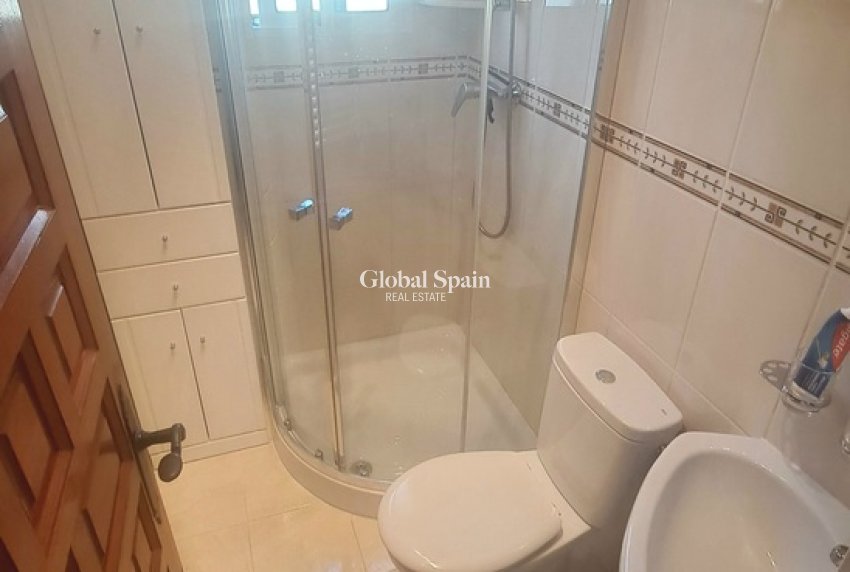 Wiederverkauf - VILLA -
VILLAMARTÍN - Costa Blanca