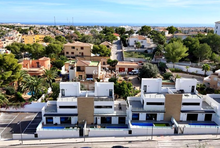 Wiederverkauf - VILLA -
VILLAMARTÍN - Costa Blanca