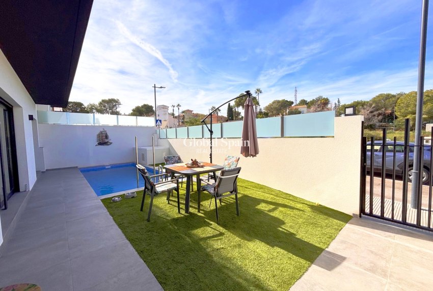 Wiederverkauf - VILLA -
VILLAMARTÍN - Costa Blanca