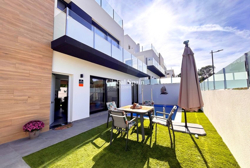 Wiederverkauf - VILLA -
VILLAMARTÍN - Costa Blanca