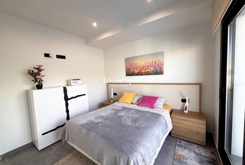 Wiederverkauf - VILLA -
VILLAMARTÍN - Costa Blanca