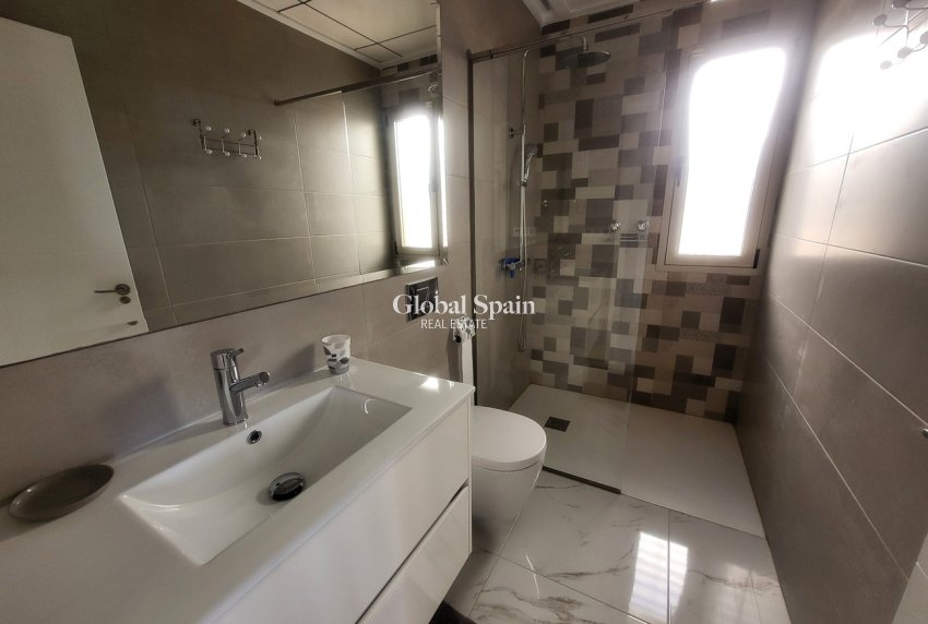 Wiederverkauf - VILLA -
VILLAMARTÍN - Costa Blanca