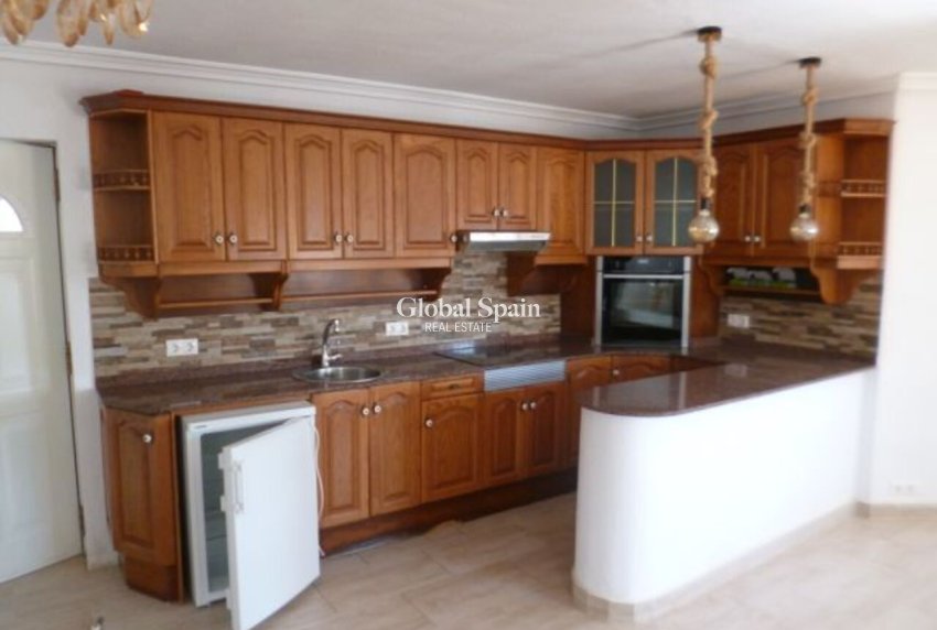 Wiederverkauf - VILLA -
VILLAMARTÍN - Costa Blanca
