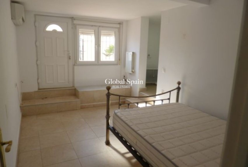 Wiederverkauf - VILLA -
VILLAMARTÍN - Costa Blanca